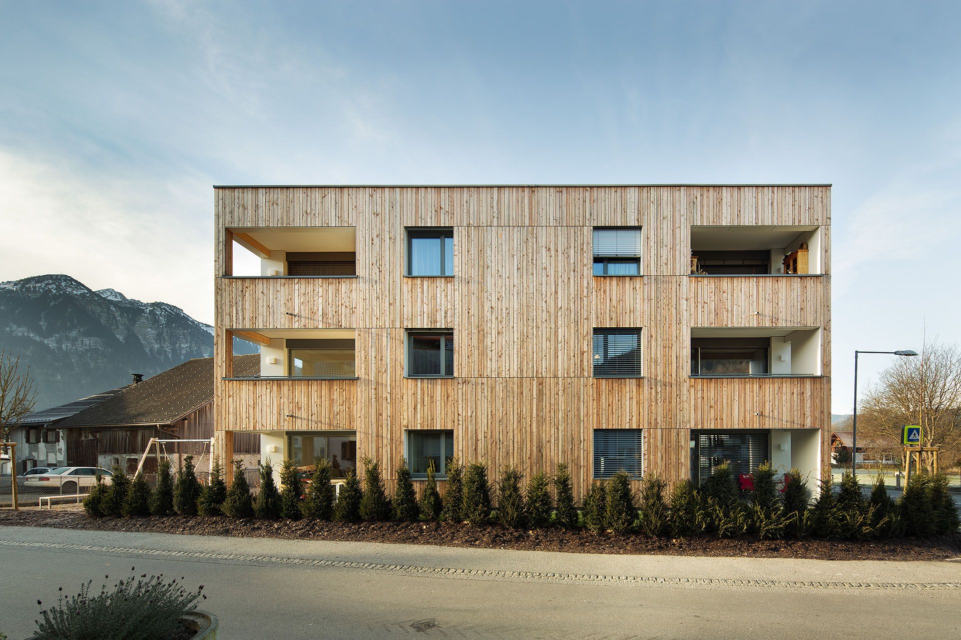 Tiefenthaler Fenster - Referenz Fensterbau Wohnanlage